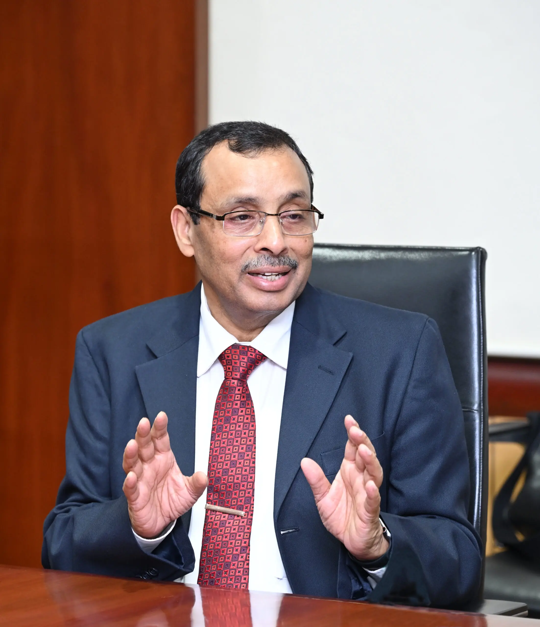 Portrait of the EDII Director General speaking