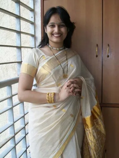 Woman in a cream saree