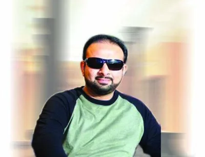 Man wearing sunglasses in a casual outfit