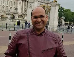Portrait of Govind Bajaj at a landmark
