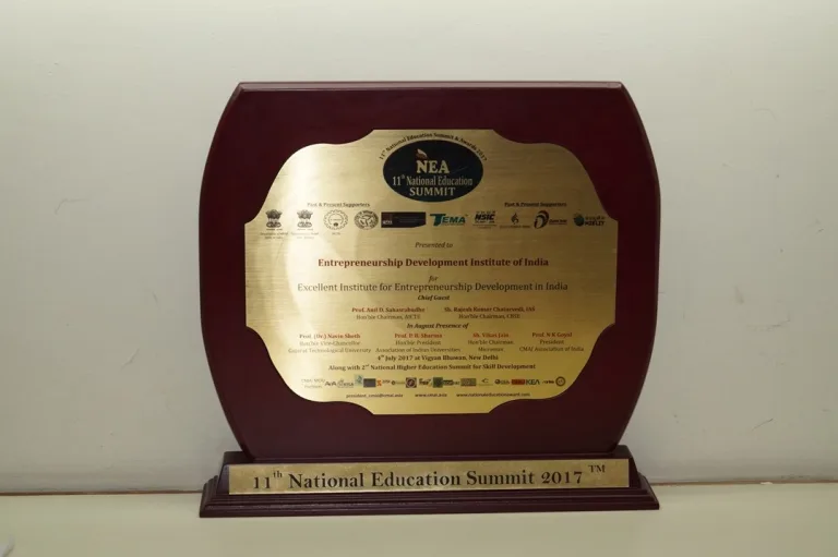 EDII bags the Excellent Institute for Entrepreneurship Development in India Award during the 11th National Education Summit 2017